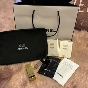 Chanel black velvet cosmetic + samples Chanel